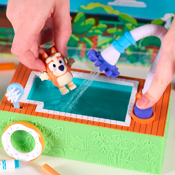 SCRIBBLE SCRUBBIE BLUEY POOLSIDE PLAYSET