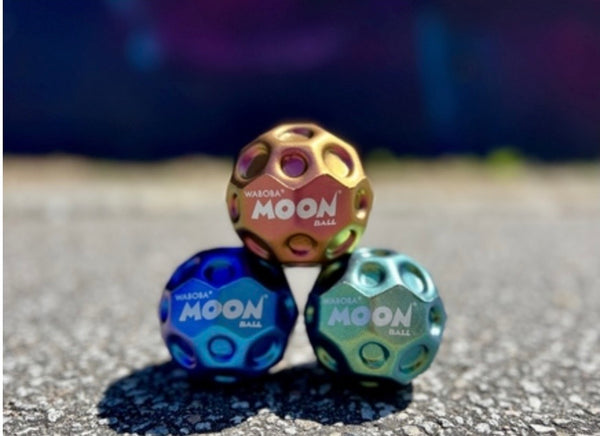 MAGNETIC MOON BALL